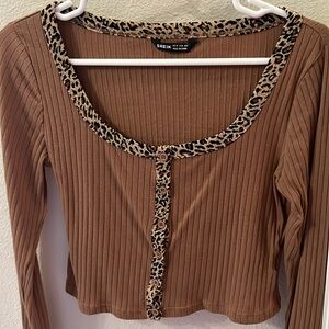 Button Front Contrast Leopard Trim Rib-Knit Top | SHEIN